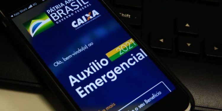 Projeto destina R$ 2,8 bilhões para pagar cota extra de auxílio emergencial a pai solteiro