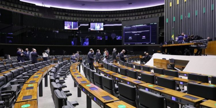 Projeto de lei que regulamenta cobrança do ICMS nos estados é aprovado em caráter de urgência na Câmara Federal