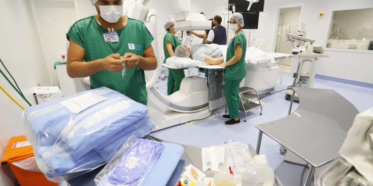 Serviço de hemodinâmica do Hospital Regional do Vale do Jaguaribe dispõe de tecnologia avançada para atender pacientes