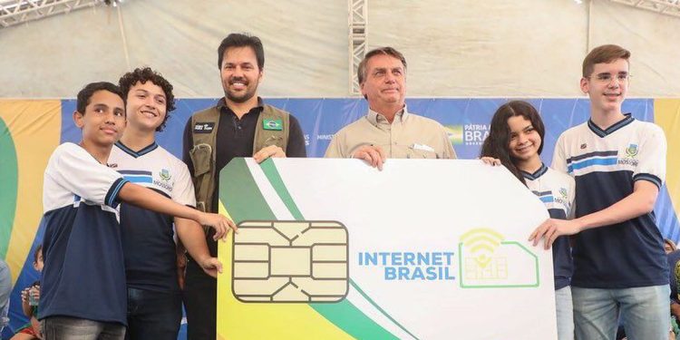 Governo inaugura praça com conexão wi-fi em Natal