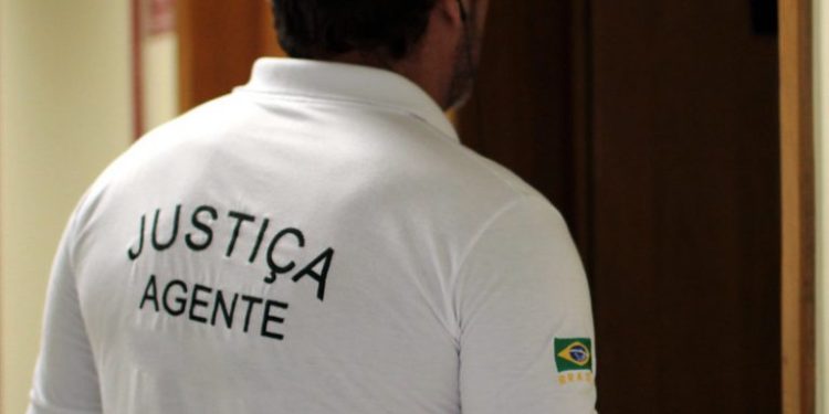 Projeto autoriza oficiais de justiça em serviço a estacionar veículo em qualquer local