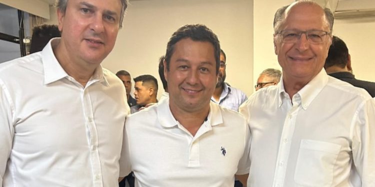 Prefeito de Russas, Sávio Gurgel, deixa o PDT e se filia ao PSB