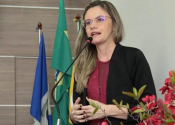 Prefeita interina Dilmara Amaral incha a máquina pública em Limoeiro do Norte