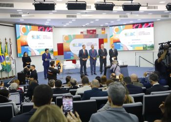 Governador Elmano defende transição energética em encontro de bancos de desenvolvimento da América Latina e Caribe