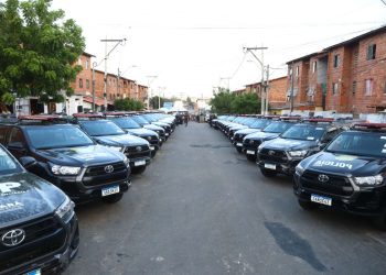 Governo do Ceará entrega 50 novas viaturas para o sistema penitenciário