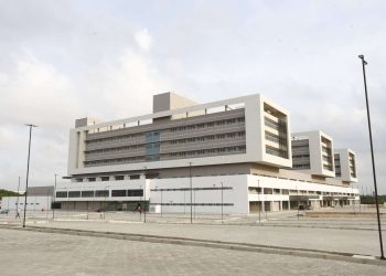 Governador Elmano acompanha ajustes finais para abertura do Hospital Universitário do Ceará (HUC), em fevereiro