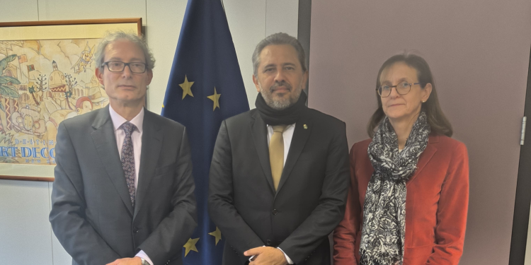 Em agenda na Bélgica, governador Elmano defende retomada da exportação de pescado brasileiro para a União Europeia