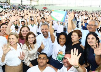 Governo do Ceará entregará mais de 3.200 tablets para alunos de Ensino Médio de sete municípios no Vale do Jaguaribe