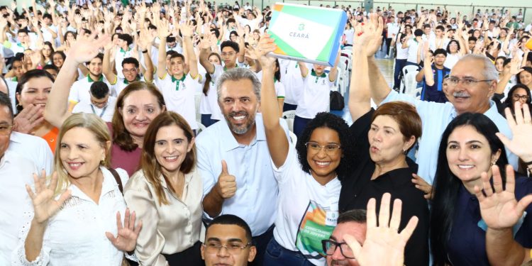 Governo do Ceará entregará mais de 3.200 tablets para alunos de Ensino Médio de sete municípios no Vale do Jaguaribe