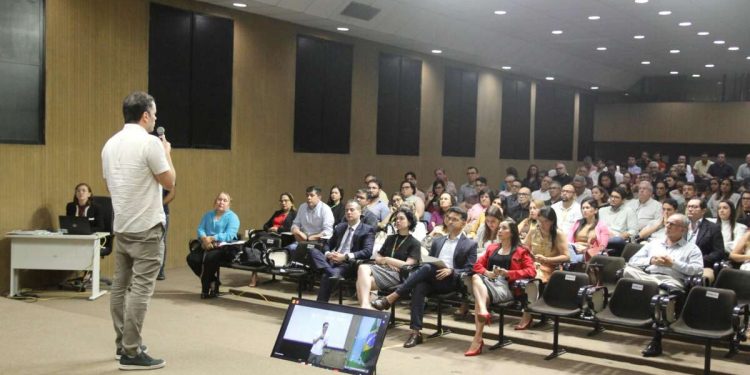 Sefaz celebra mais um convênio com municípios em evento sobre reforma tributária