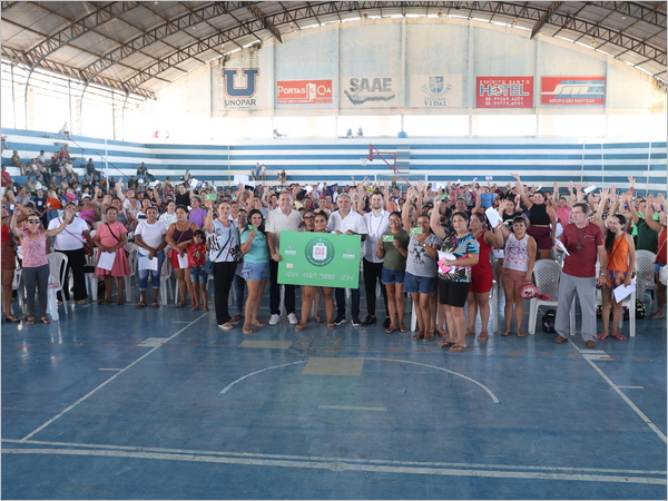 Entrega de Vale Gás beneficia mais de 800 famílias em Limoeiro do Norte