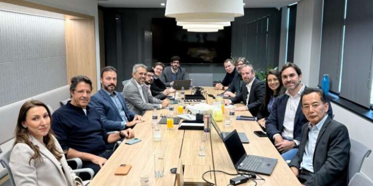 Governador Elmano participa em São Paulo de reunião de acompanhamento do Polo Automotivo do Ceará