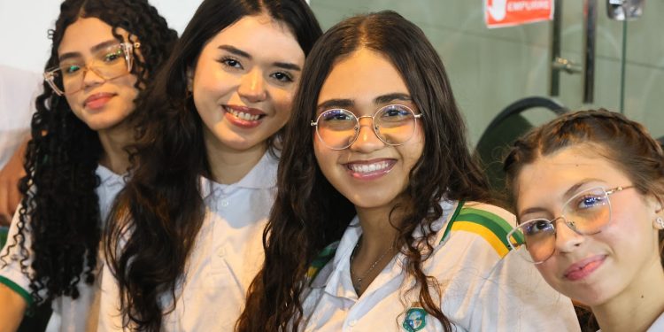 Com investimento de R$ 106 milhões, governador Elmano assina ordens de serviço para construir 9 escolas em tempo integral