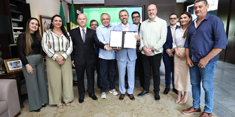 Novo parque industrial calçadista do Ceará terá investimento de R$ 40 milhões e geração de 800 empregos, anuncia Elmano de Freitas