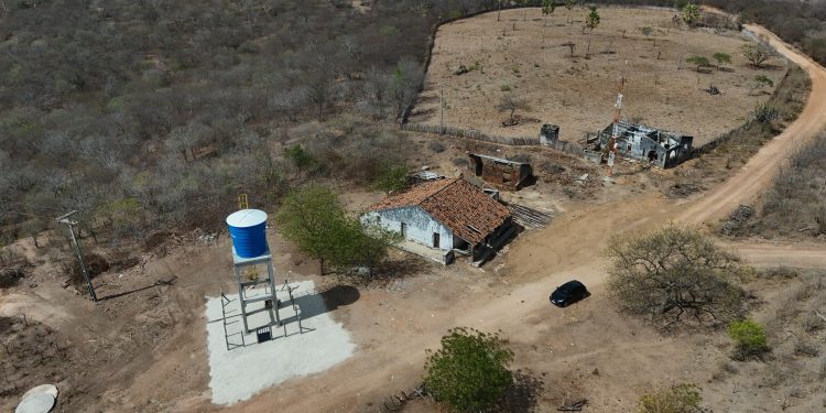 QUARTA PRESENTE: Comunidade do Canto Grande de Cima beneficiada com grande reservatório do SAAE de Limoeiro do Norte/CE