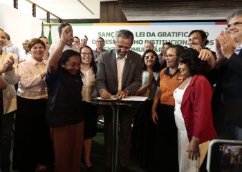 Governo do Ceará sanciona lei que garante gratificação financeira aos agentes comunitários de saúde