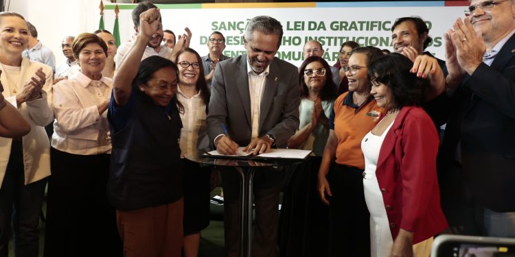 Governo do Ceará sanciona lei que garante gratificação financeira aos agentes comunitários de saúde