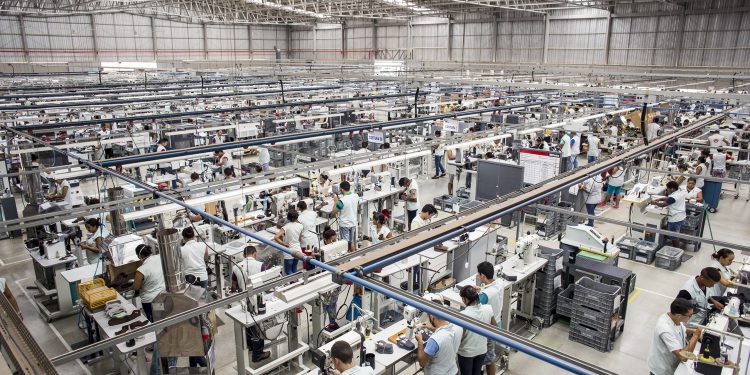 PIB industrial cearense supera média nacional e fecha 2025 em alta