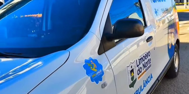 LIMOEIRO DO NORTE: Prefeita Dilmara Amaral entregou ambulância nova com a presença do Deputado Estadual Romeu Aldigueri