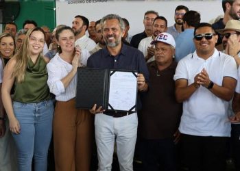 “Dia histórico para Limoeiro do Norte com a assinatura da 1ª etapa da duplicação da CE-265”, diz prefeita Dilmara Amaral
