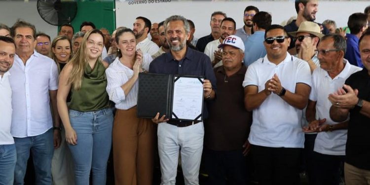 “Dia histórico para Limoeiro do Norte com a assinatura da 1ª etapa da duplicação da CE-265”, diz prefeita Dilmara Amaral