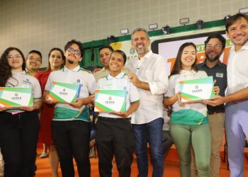 Com investimento superior a R$ 11 milhões, Governo do Ceará entrega mais de 25 mil tablets para alunos da rede pública de Fortaleza