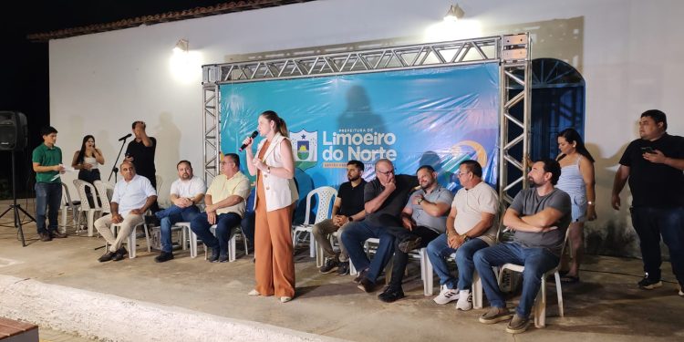 LIMOEIRO DO NORTE: Quarta Presente entrega nova Praça da Faceira e homenageia morador que marcou a história da comunidade
