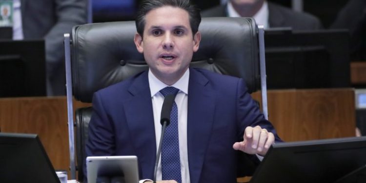 Motta diz não haver justificativa para tarifaço e defende Lei da Reciprocidade contra EUA