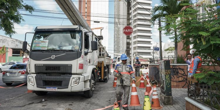 ENEL REGISTRA 501 OCORRÊNCIAS NA REDE ELÉTRICA CAUSADAS POR COLISÕES COM POSTES NO PRIMEIRO SEMESTRE DE 2026; MAIS DE 311 MIL CLIENTES TIVERAM O FORNECIMENTO DE ENERGIA AFETADO