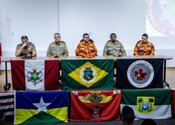 Ceará recebe bombeiros militares de 11 estados para formação nacional de árbitros de cães de busca e resgate