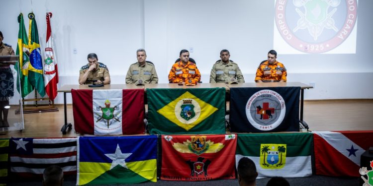 Ceará recebe bombeiros militares de 11 estados para formação nacional de árbitros de cães de busca e resgate