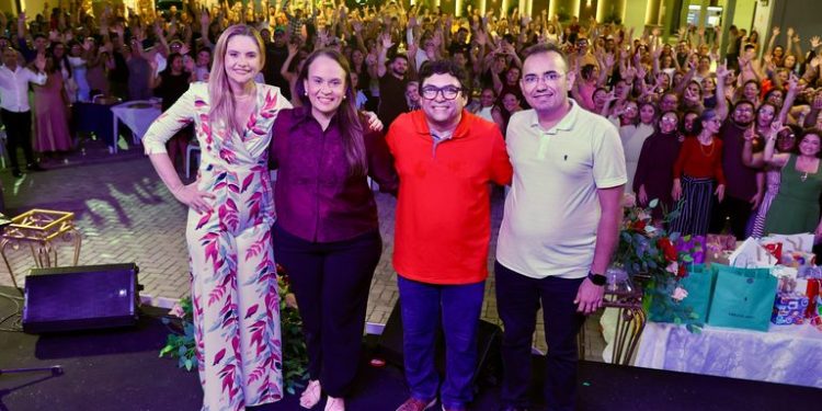 Prefeitura de Limoeiro do Norte realiza festa para homenagear professores da rede municipal